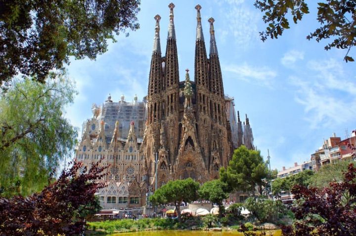 DAILY COSTS TO VISIT BARCELONA | CITY PRICE GUIDE post thumbnail image